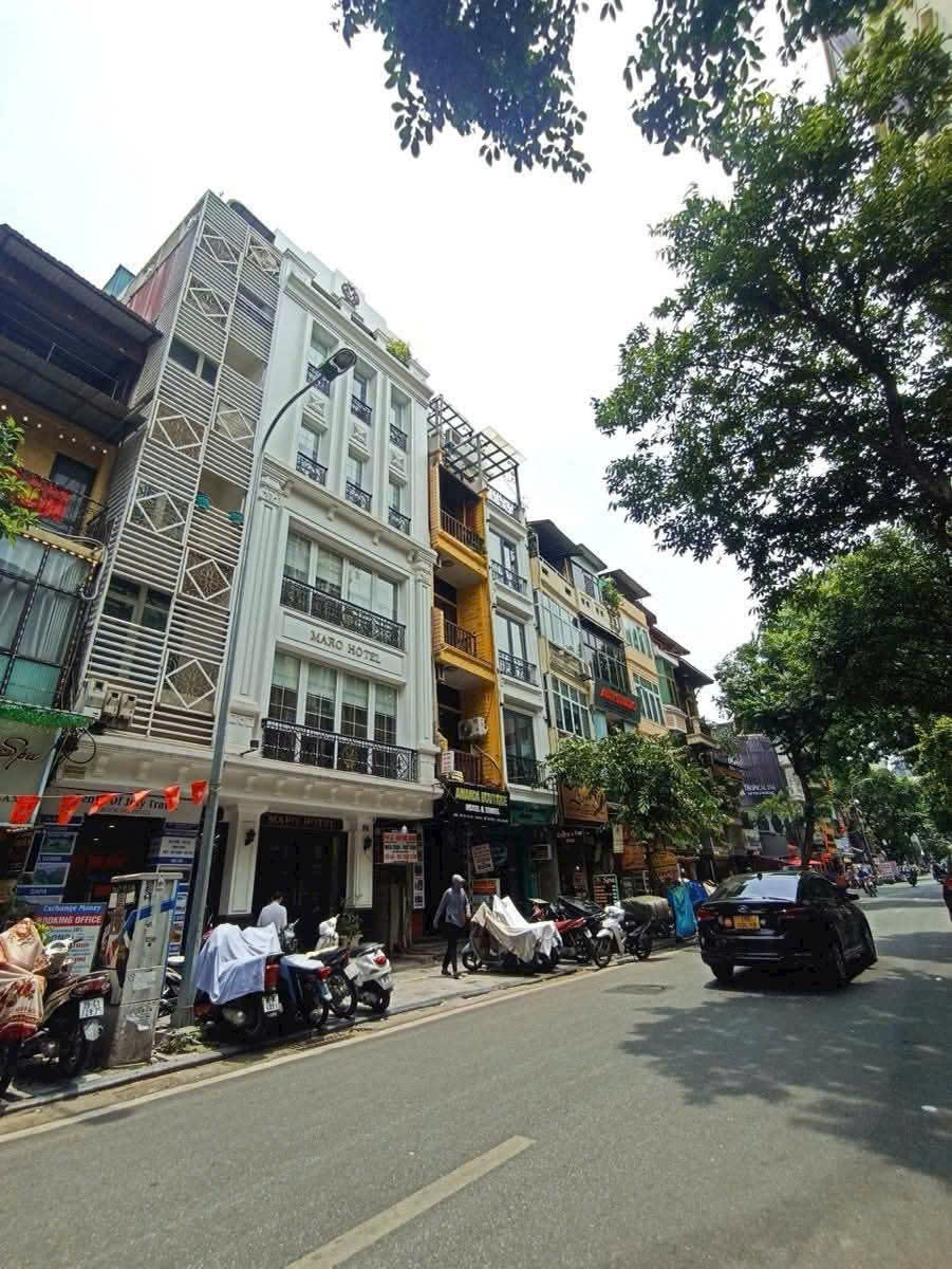 SIÊU PHẨM MẶT PHỐ CẦU GỖ VIEW MẶT HỒ HOÀN KIẾM DUY NHẤT MỘT CĂN  DIỆN TÍCH  RỘNG  SỔ VUÔNG FULL THỔ CƯ .