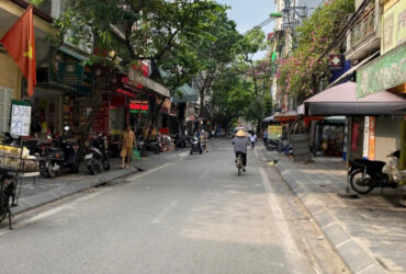 MẶT PHỐ – LÔ GÓC  TÂN MAI- NHÀ  3 MẶT ĐƯỜNG
 – GIÁ RẺ – GOM THÊM HÀNG XÓM THÌ QUÁ NGON 
+ Mặt phố Tân Mai  Vị trí nhà cực đẹp. Lô Góc ngõ bên cạch 4m.
