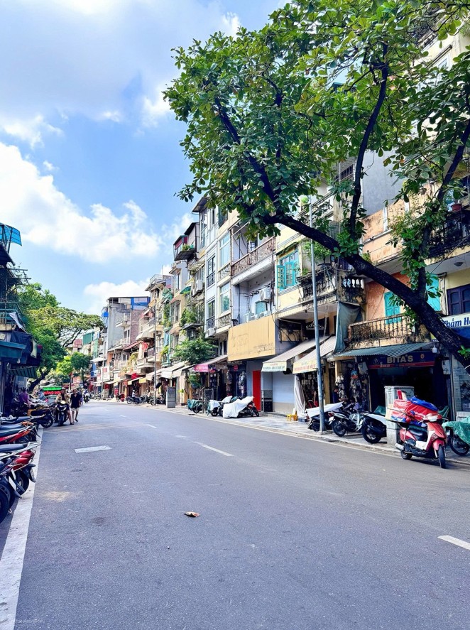 HOT! Sở hữu đất mặt phố Hàng Giấy, Phường Đồng Xuân, Quận Hoàn Kiếm, Hà Nội