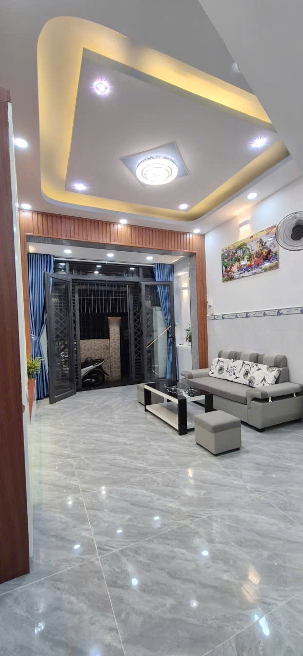 NHÀ ĐẸP VỊ TRÍ TỐT SÁT MT PHẠM THẾ HIỂN P5 Q8
