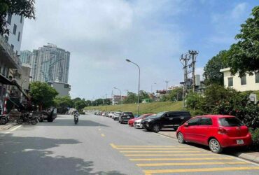 bán toà nhà văn phòng mặt phố Ngọc Thuỵ 240m x 8tầng, mặt tiền 9m, thông sàn kinh doanh