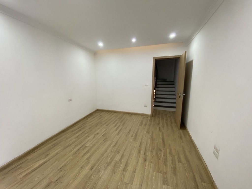 BÁN NHÀ GIA QUẤT, LONG BIÊN- VIEW THOÁNG-OTO GẦN-35M-NHỈNH 5 TỶ(TL)