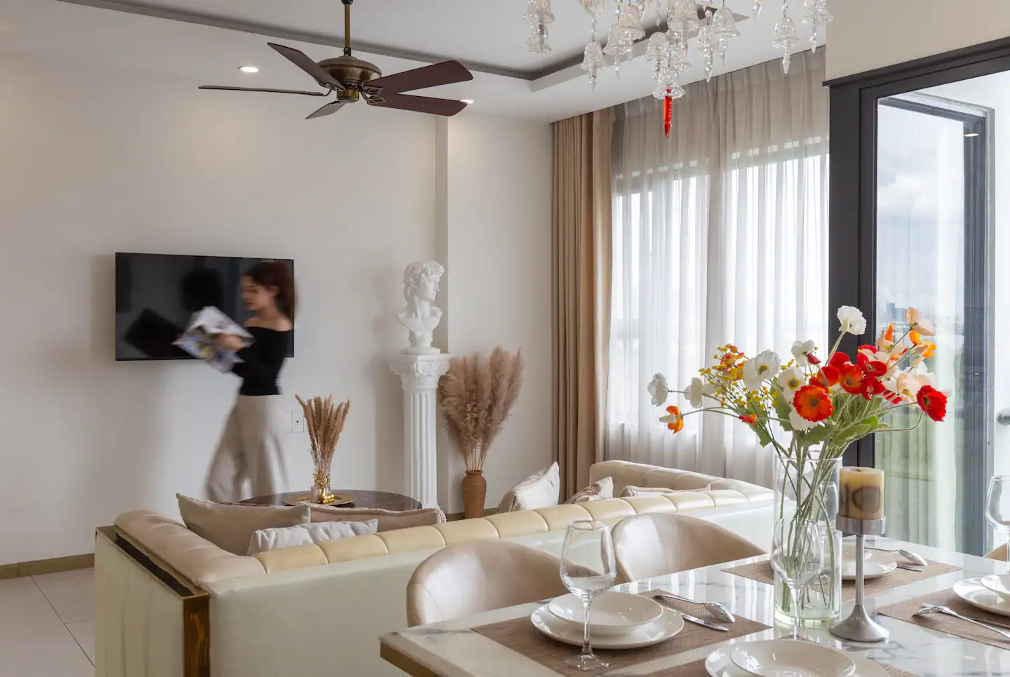 Bán tòa Apartment 327m – 8 tầng, 55 căn hộ phố Tô Ngọc Vân – View hồ – 90 tỷ