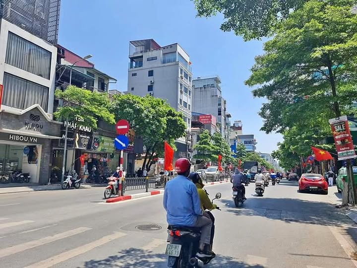 MẶT PHỐ SỔ VUÔNG – ĐẸP NHẤT TÔN ĐỨC THẮNG – 55M² – MT 5.3M – 2 MẶT THOÁNG – VỈA HÈ RỘNG.
