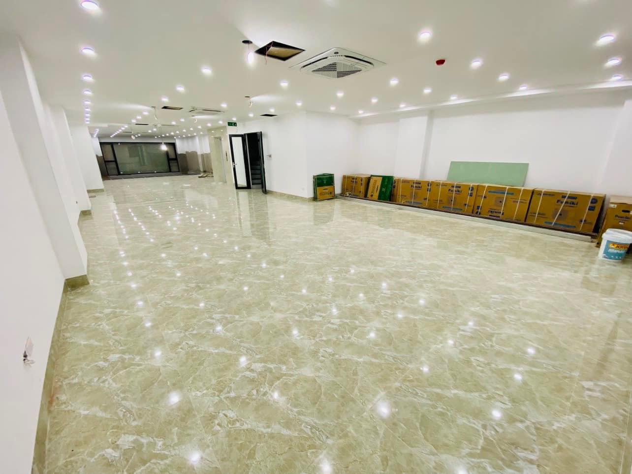 Bán nhà Văn phòng mặt phố Vương Thừa Vũ, mới đẹp, 105m, 9 tầng, thang máy, mặt tiền 6m chỉ 57,8 tỷ