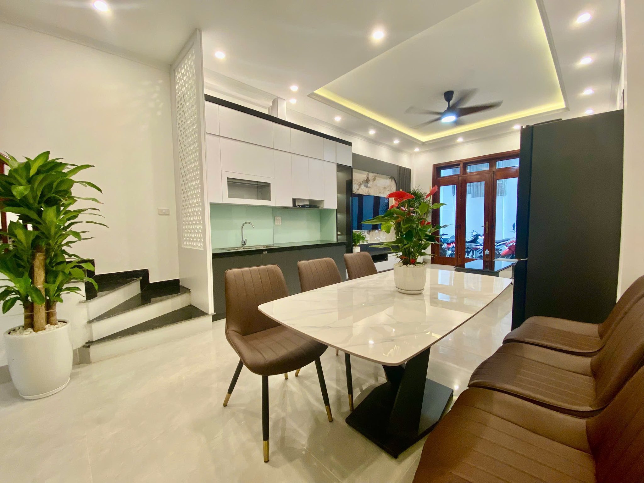Nhà Đẹp An Dương – Thang Máy – Ôtô Đỗ Cửa – Kinh Doanh – Nhỉnh 16 Tỷ.