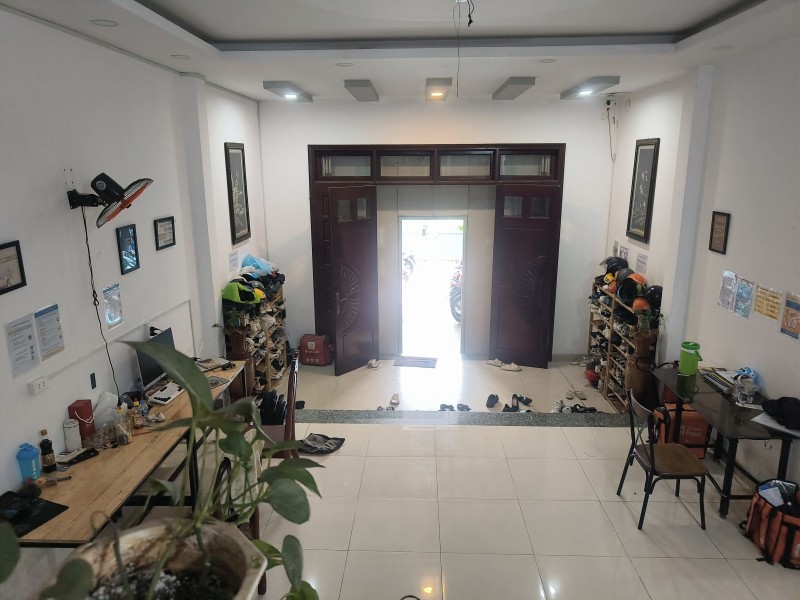 Bán nhà mặt tiền  đường Số 8, Tăng Nhơn Phú, TP HCM,  DT 130m2, 3 tầng, 5PN, sổ hồng. Giá 11.6 tỷ.