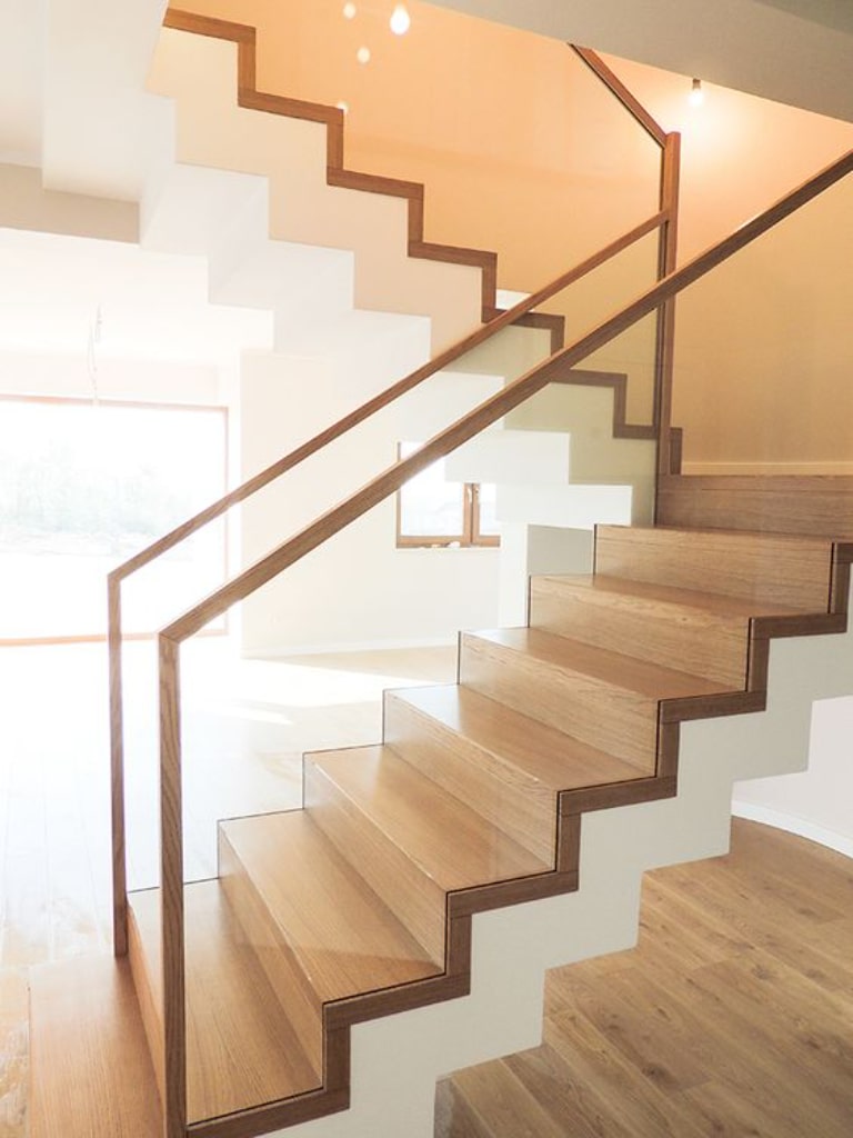 Cho thuê nhà mới , thang máy,vỉa hè, 118m2- 4T, Hoàng Quốc Việt_45 Tr