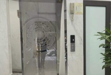 Cho thuê nhà mới , thang máy,vỉa hè, 118m2- 4T, Trần Nhân Tông_45 Tr