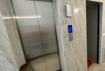 Cho thuê nhà mới, căn góc, Thái Hà, thang máy; vỉa hè 119m2* 5T- 46 Tr