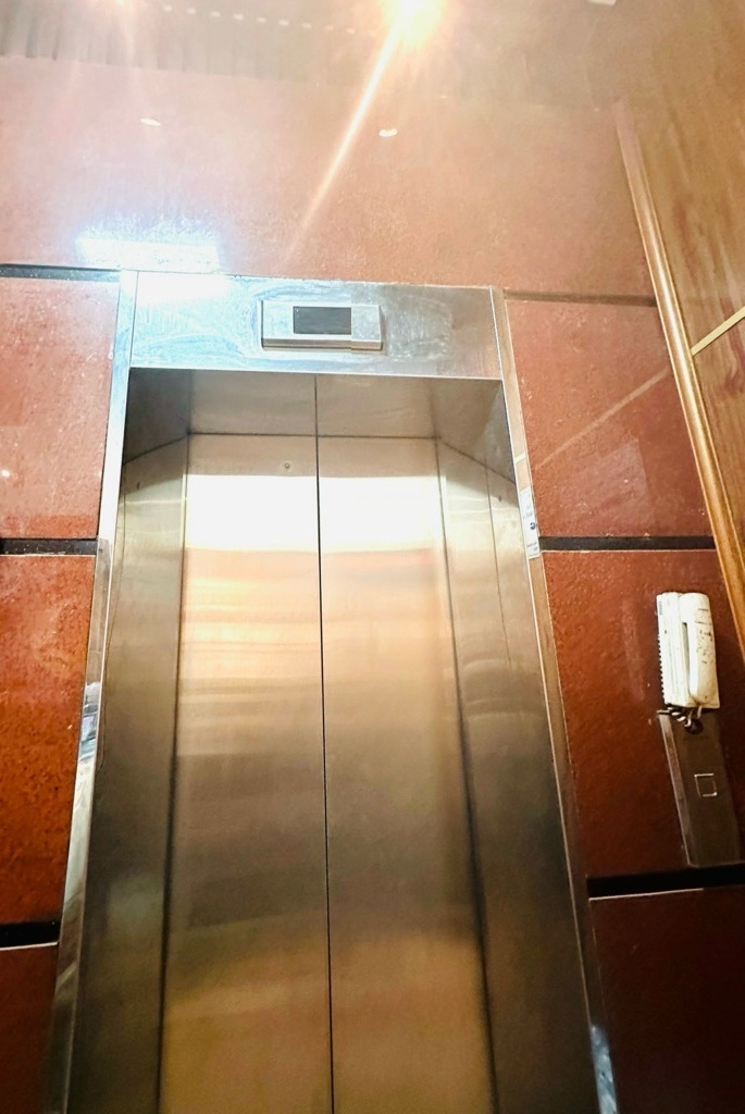 Cho thuê Nhà hàng, VP, KD, 97m2_ 5T; vỉa hè, Trần Nhân Tông-30 Tr