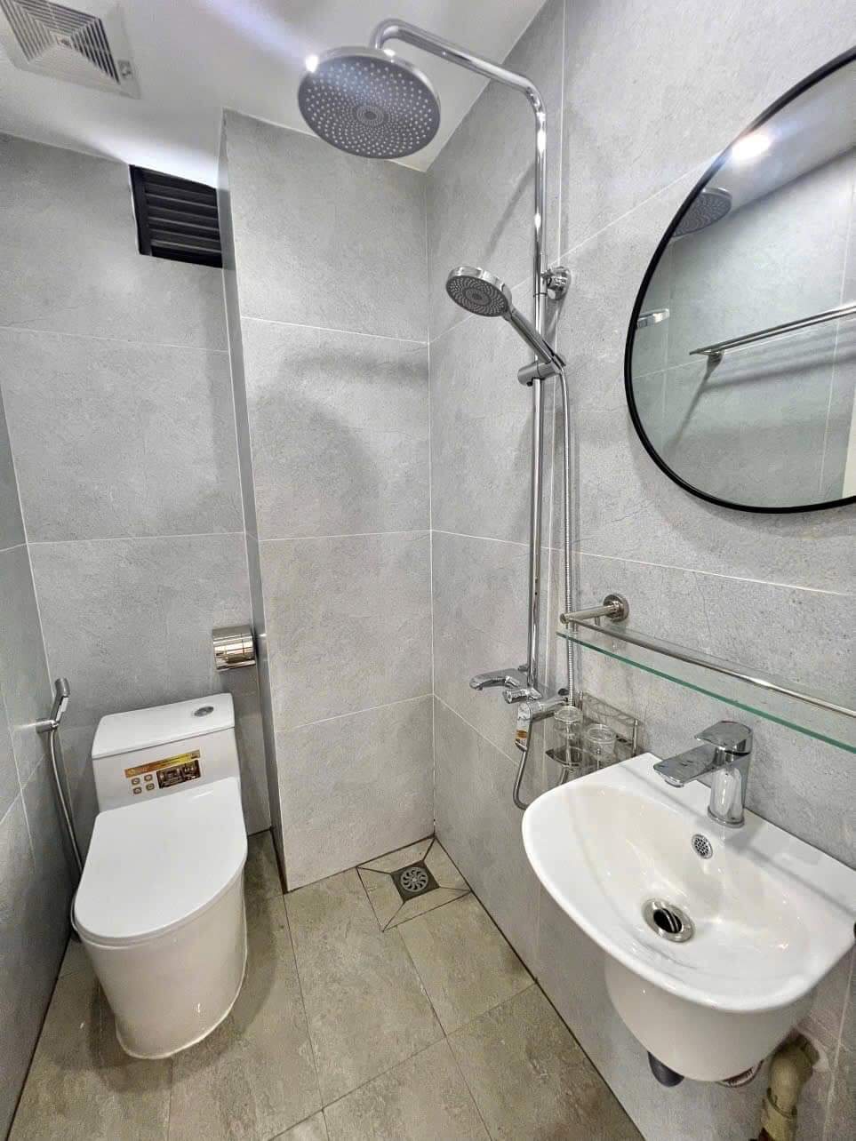 Tôi Cho thuê nhà mới, hai đường đi, Võ Thị Sáu, 111m2x 5T vỉa hè 30 Tr