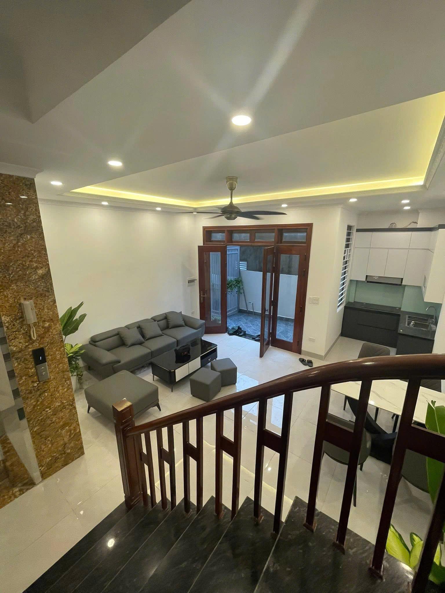 Thạch Bàn – 1 căn độc lập – Thang máy – Ô tô đỗ cửa – 48m chỉ 7.7 tỷ