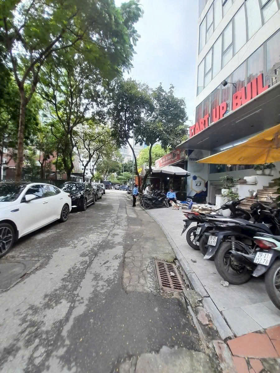 PHỐ DUY TÂN  SIÊU PHẨM CẦU GIẤY VỈA HÈ 7M Ô TÔ ĐỖ NGÀY ĐÊM – KHU VỰC KINH DOANH ĐỈNH CÁC NGHÀNH NGHỀ.
DIỆN TÍCH 170M ĐẤT MẶT TIỀN 9M CHỈ 75 TỶ 
SỔ VUÔNG ĐÉT