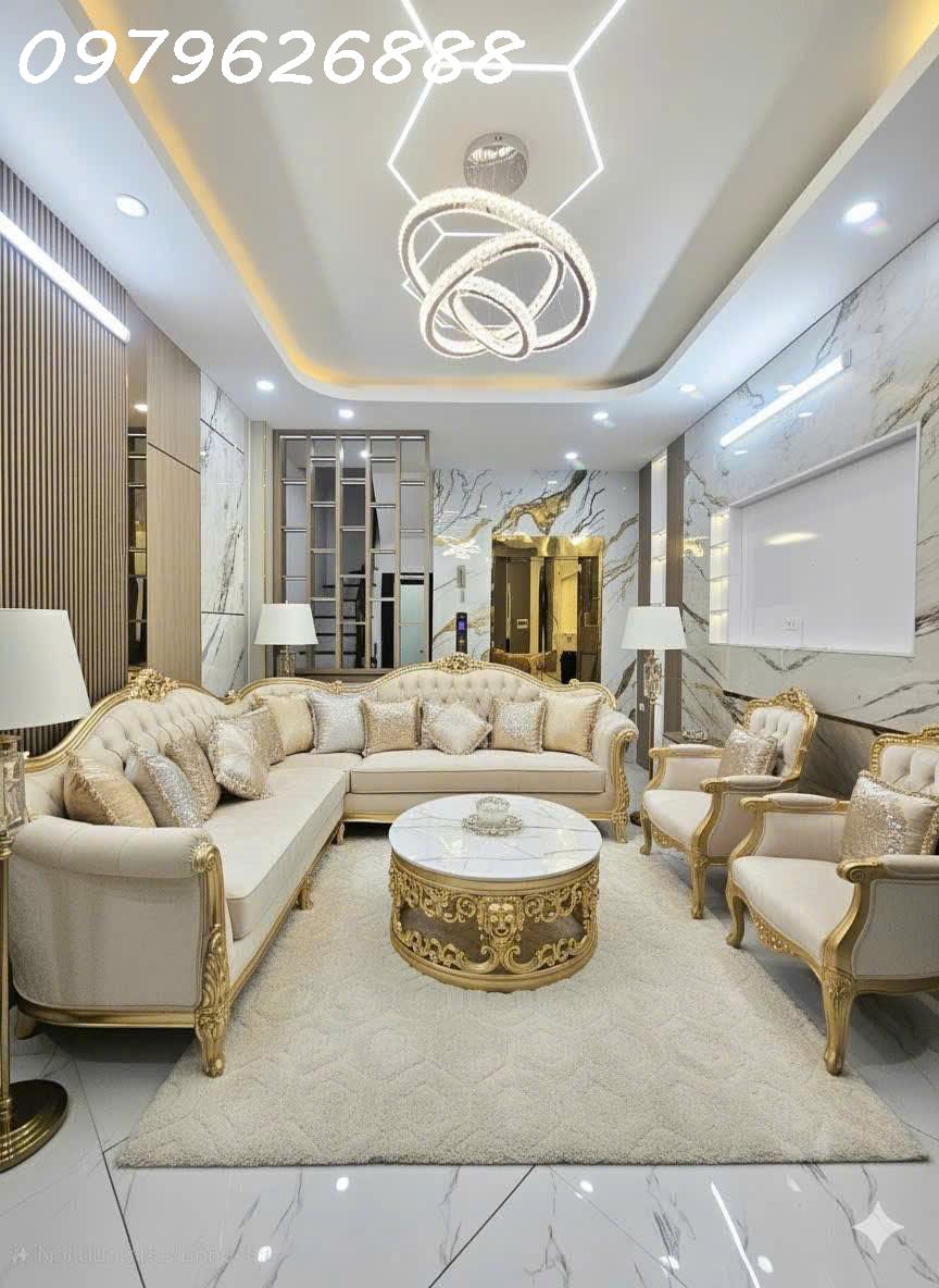 NHÀ PHỐ HOÀNG QUỐC VIỆT. FULL NỘI THẤT CAO CẤP, THANG MÁY,  Ô TÔ VÀO NHÀ. CHỈ VIỆC XÁCH VALI VỀ Ở NGAY. 30x5T