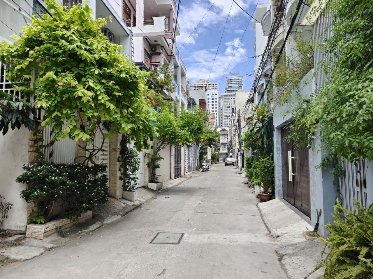 BÁN ĐẤT HẺM GẦN NGAY BIỂN HÒN CHỒNG, KHÁNH HOÀ