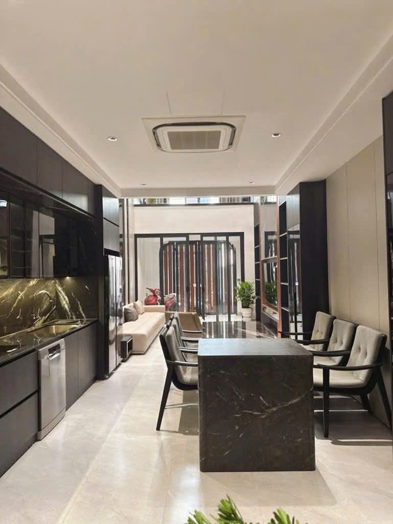 NHÀ MỚI Ô TÔ THANG MÁY NGỌC THỤY LONG BIÊN