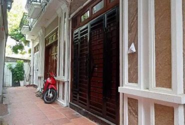 Hơn 5 tỷ – Nhà Thạch Bàn – Ô tô đỗ cổng