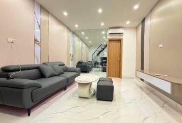 TẬP THỂ NGHĨA TÂN CẦU GIÂY DT 81M 2 NGỦ 2 WC GIÁ 3 TỶ 950