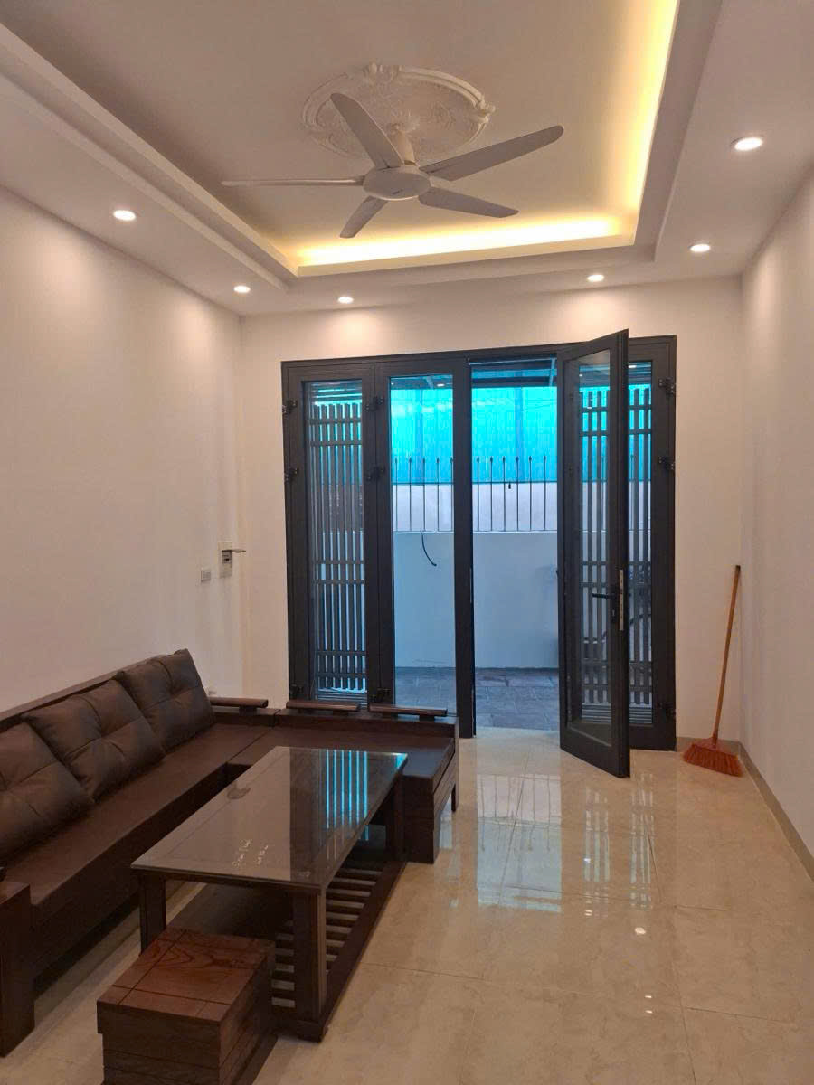 Bán nhà trong ngõ phường Việt Hưng Long Biên