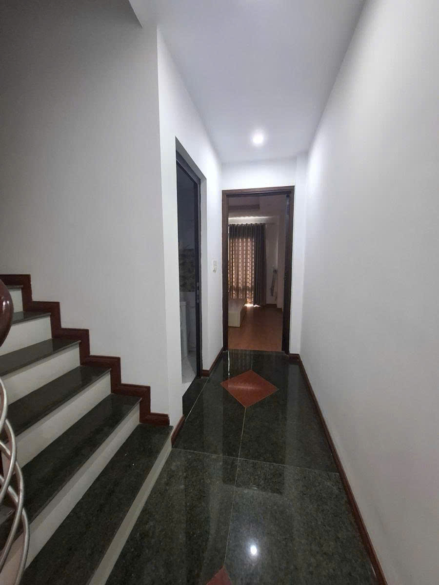 Bán nhà trong ngõ phường Việt Hưng Long Biên