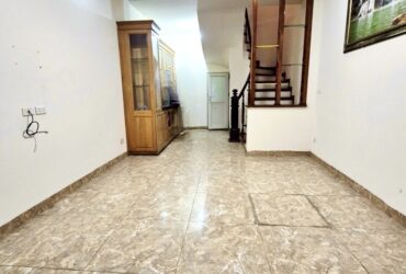 CẦU GIẤY DT 35M-7,9 TỶ,GẦN PHỐ,GẦN HỒ,NGÕ THÔNG,NHÀ DÂN XÂY ĐẸP,SỔ ĐỎ HOA HẬU