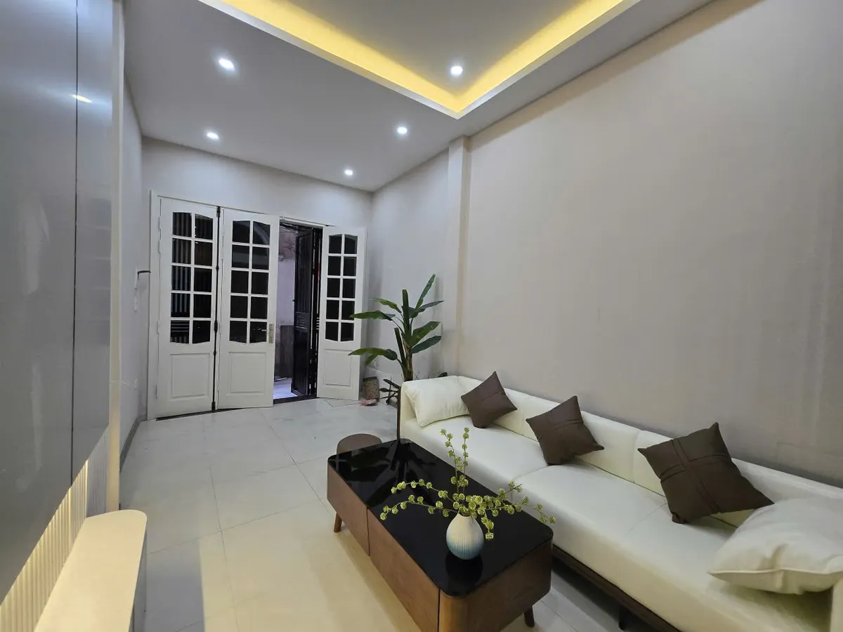 Bán Nhà Bùi Ngọc Dương 33m2. 4 tầng. mặt tiền 3.02m. giá 10.5 Tỷ Hai Bà Trưng Hà Nội