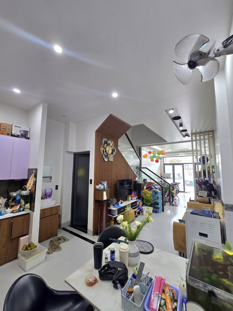 Bán nhà Thủ Đức, Linh Đông, đường Số 8, 4x15m, 4 tầng, 4PN, SH, 7.35 tỷ.