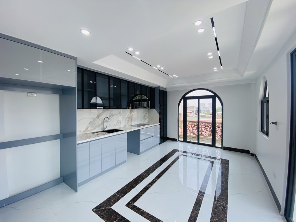 BÁN NHÀ NGUYỄN SƠN LONG BIÊN, OTO VÀO NHÀ,KINH DOANH, 48M-NHỈNH 13 TỶ (TL)