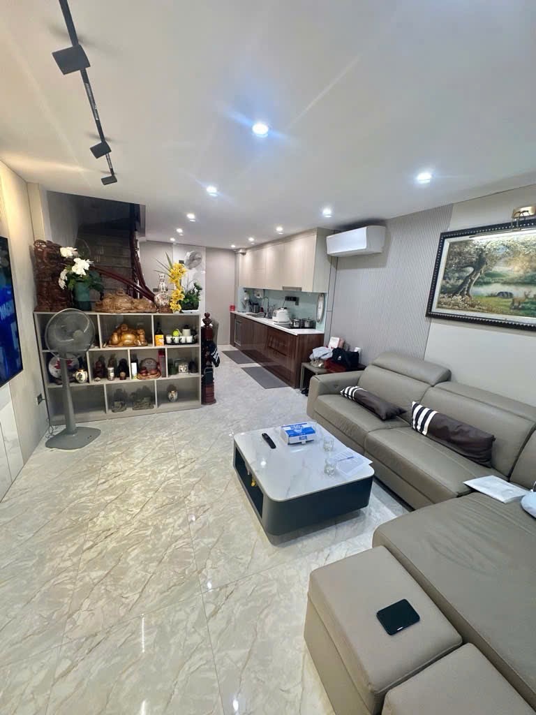 NHÀ DÂN XÂY CHẮC CHẮN –NỞ HẬU-NGÕ NÔNG -15M RA Ô TÔ TRÁNH–DỄ CHỐT_ 5 TẦNG –39,5M2 –14,8 TỶ.