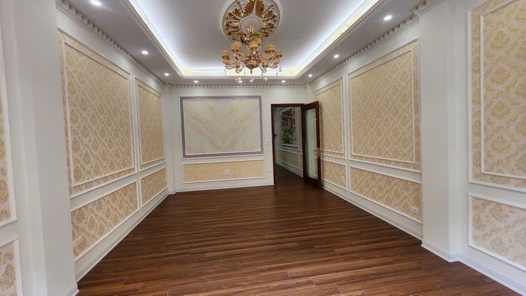 Giảm chào HOÀNG QUỐC VIỆT – Phân lô – Nhà mới 7 tầng ! Thang máy – Đường ô tô tránh