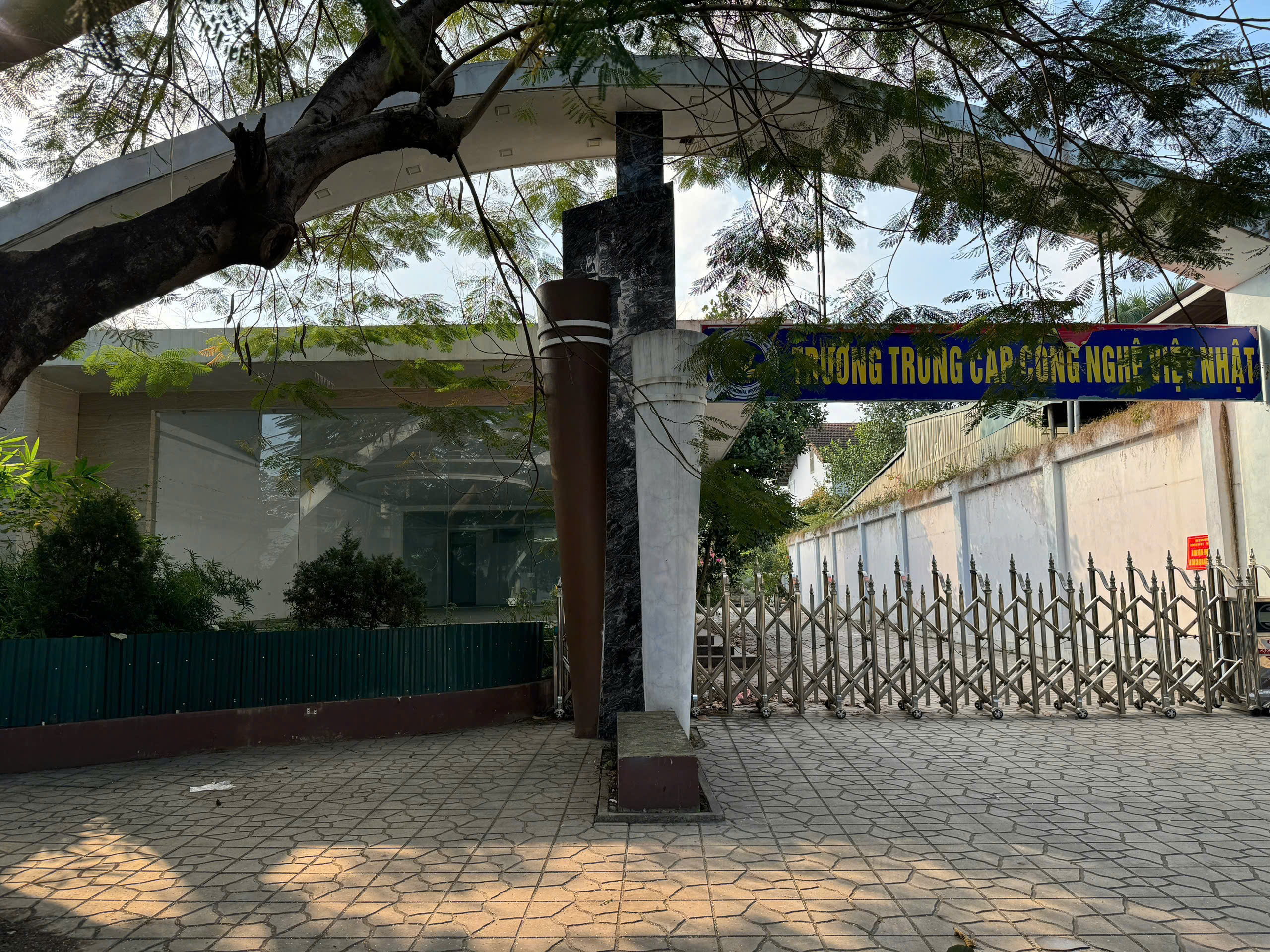 Chính chủ Bán tổ hợp biệt thự và văn phòng 1090m2 tại số 3443 Hùng Vương, TP Việt Trì