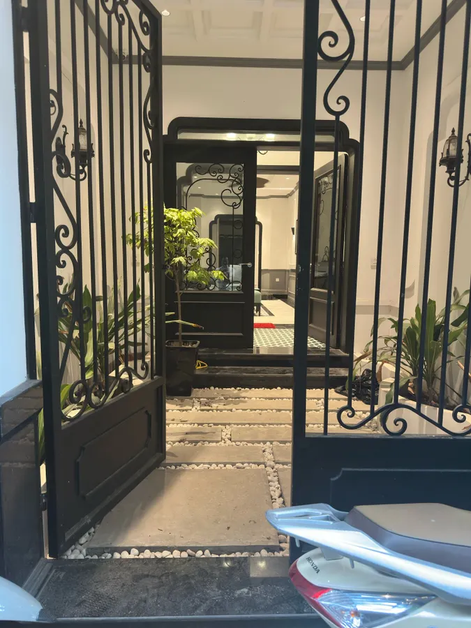 Bán Nhà Thịnh Liệt 48.5m2. 5 tầng. mặt tiền 3.3m. giá 14.5 Tỷ Hoàng Mai Hà Nội