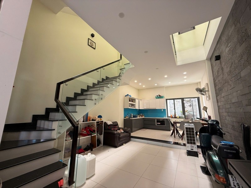 Bán nhà đuóng số 27 Hiệp Bình Chánh, Thủ Đức, 85m2, 3 tầng, 3PN, SH, Giá 12.3 tỷ.