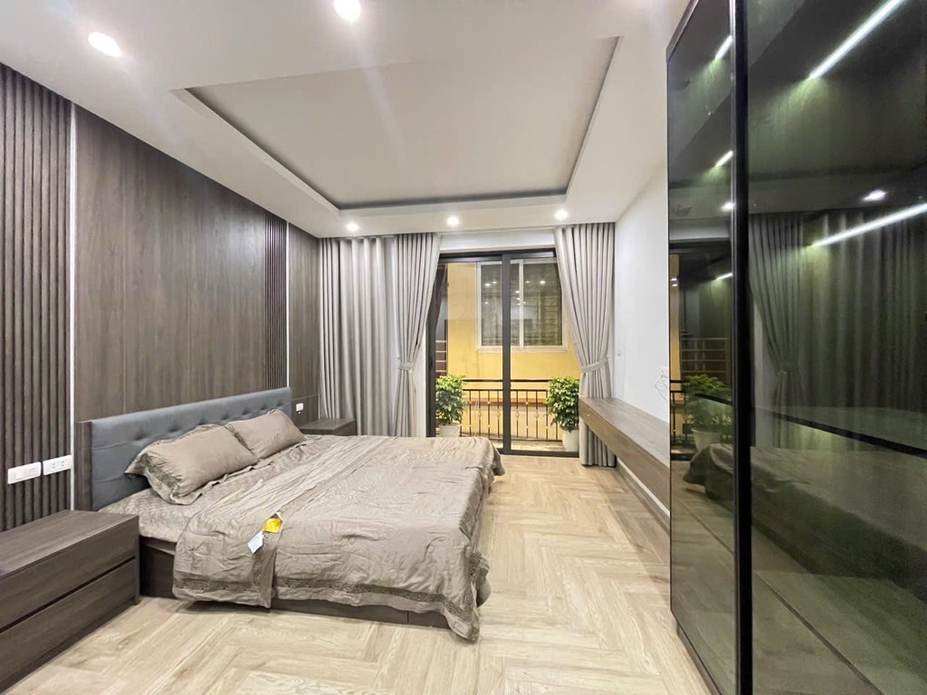 BÁN NHÀ HỒNG TIẾN LONG BIÊN,OTO ĐỖ CỬA,THANG MÁY,NGÕ THÔNG,45M NHỈNH11 TỶ