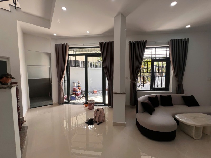 Bán nhà  đường Số 11, Q.9, Tăng Nhơn Phú B. DT 110m2, 2 tầng, 3PN. Sổ hồng, giá 7.35  tỷ.
