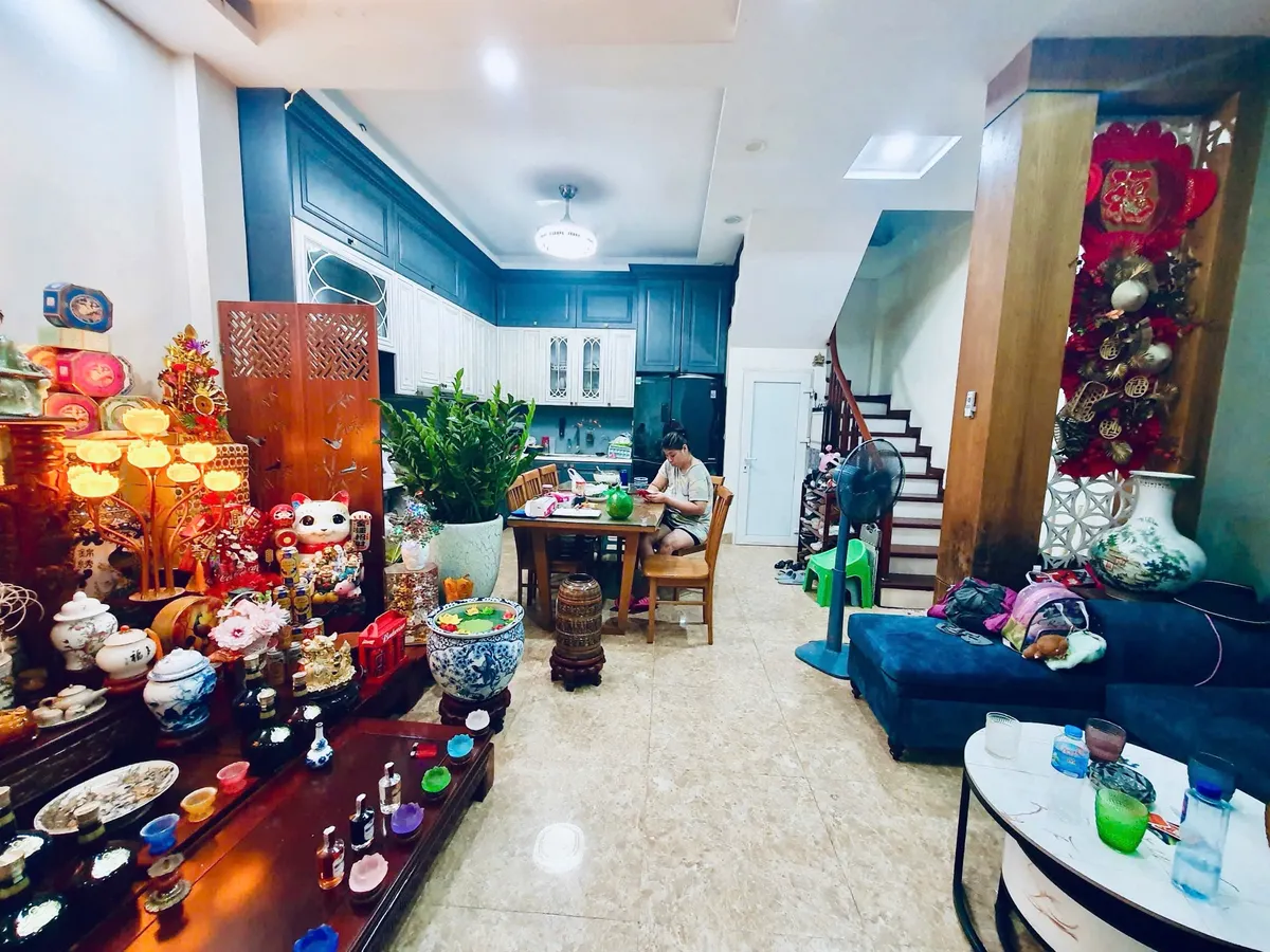 Bán Nhà Hồ Đắc Di 39m2, 6 tầng. mặt tiền 5.3m. giá 11 Tỷ Đống Đa Hà Nội