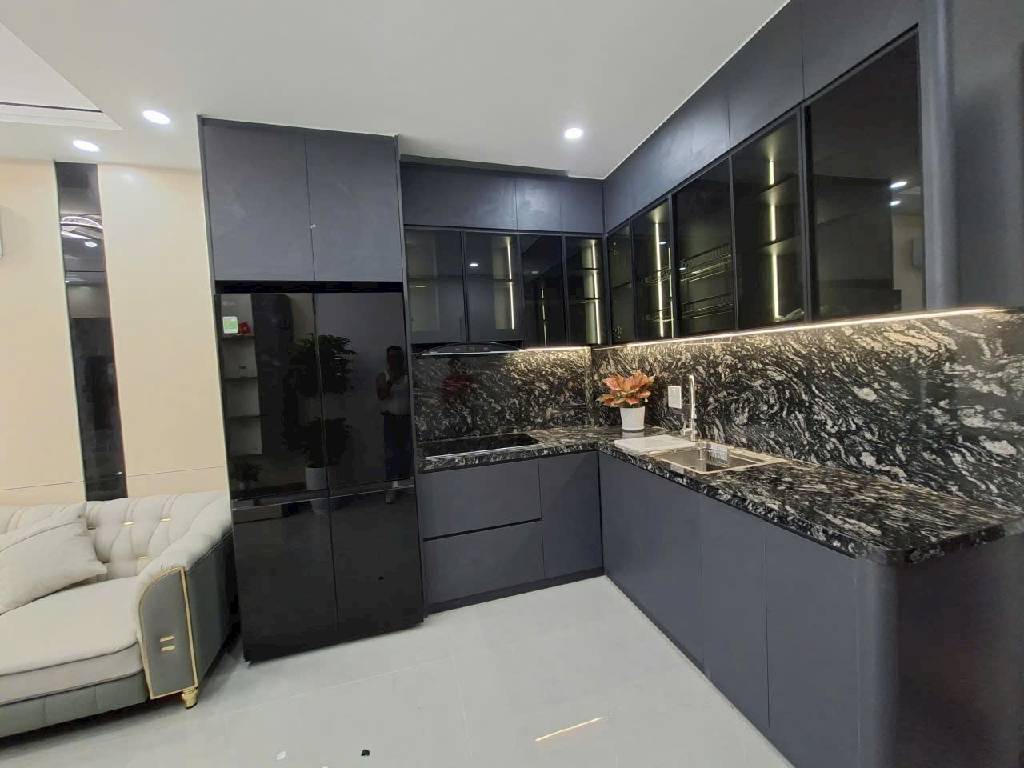 BÁN NHÀ HỒNG TIẾN LONG BIÊN, THANG MÁY-OTO THÔNG, ĐỔ CỬA-40M-NHỈNH11 TỶ