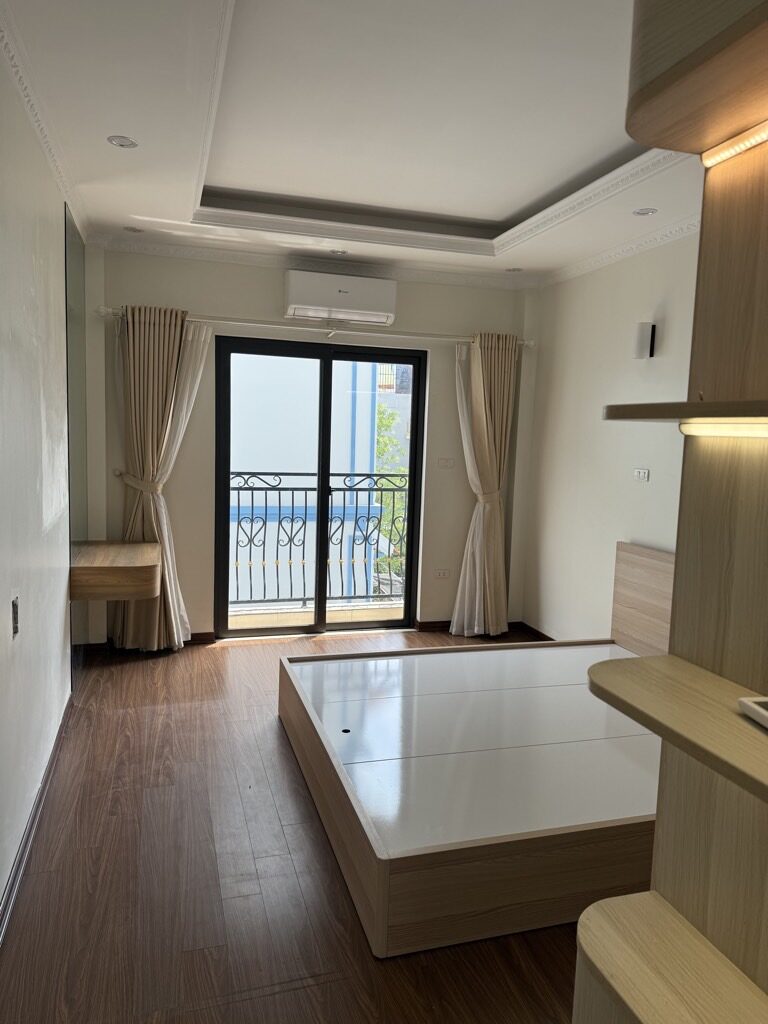 BÁN NHÀ GIA QUẤT LONG BIÊN, NGÕ THÔNG-OTO ĐỖ-33M-NHỈNH6 TỶ( TL)