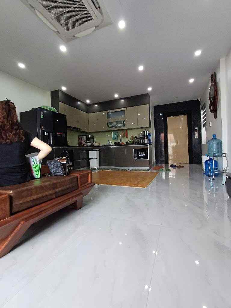 Bán nhà Tân Mai, quận Hoàng Mai 60m 7 tầng nhà mới cực đẹp thang máy, ô tô cất trong nhà, trước nhà ô tô tránh đỗ ngày đêm