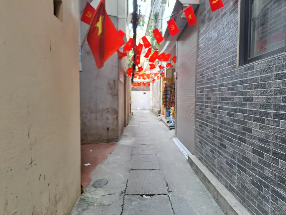 Bán Nhà Ngõ Gốc Đề 27m2. 3 tầng. mặt tiền 3.5m. giá 6.8 Tỷ Hai Bà Trưng Hà Nội