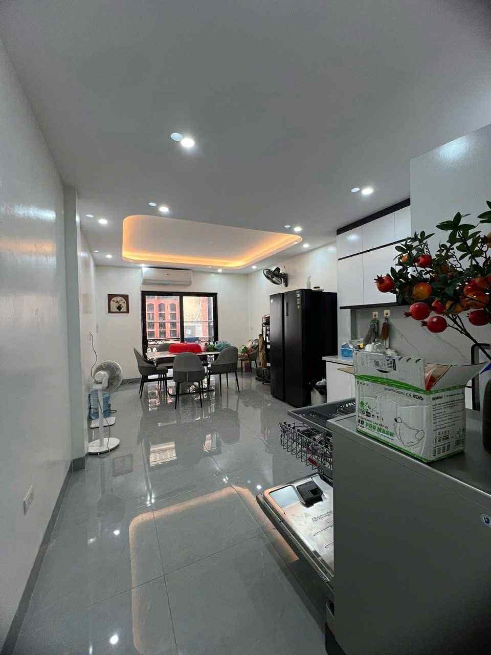 Bán nhà Vĩnh Hưng, Hoàng Mai 45m, 5 tầng, lô góc, ngõ thông ô tô, vài bước ra mặt phố, kinh doanh