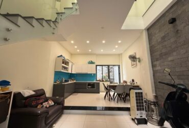 Bán nhà đuóng số 27 Hiệp Bình Chánh, Thủ Đức, 85m2, 3 tầng, 3PN, SH, Giá 12.3 tỷ.