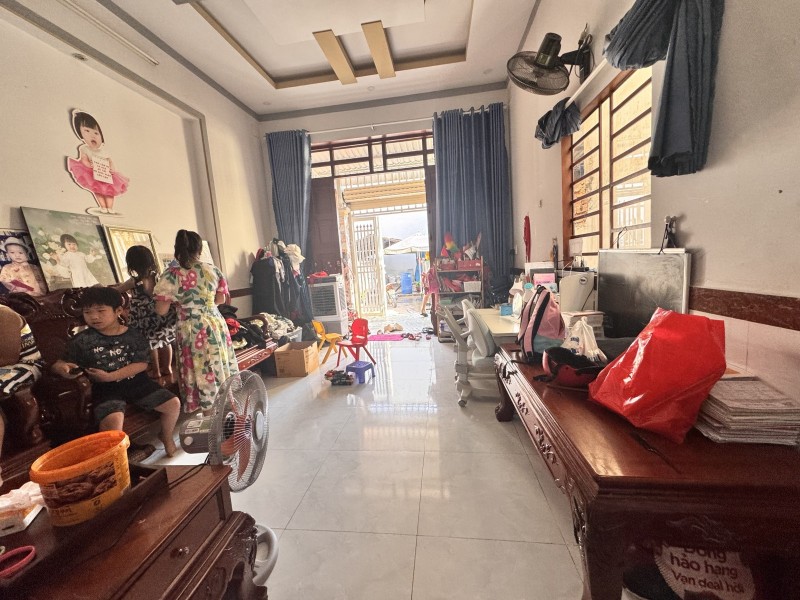 Bán nhà 2 Tầng Dĩ An,SHR đường xe hơi,gần Nhà Thi Đấu Dĩ An,giá đầu tư