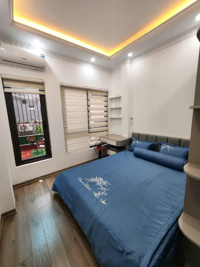 Bán Nhà Đội Cấn 23m2. 5 tầng. mặt tiền 3.3m. giá 7.85 Tỷ Ba Đình Hà Nội