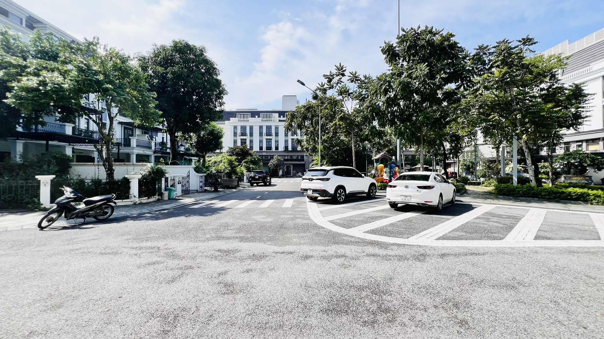 Liền kề Thạch Bàn, 128m x 4 tầng, mặt tiền 5.2m, an ninh tuyệt đối, công viên cây xanh, giao thông thuận lợi