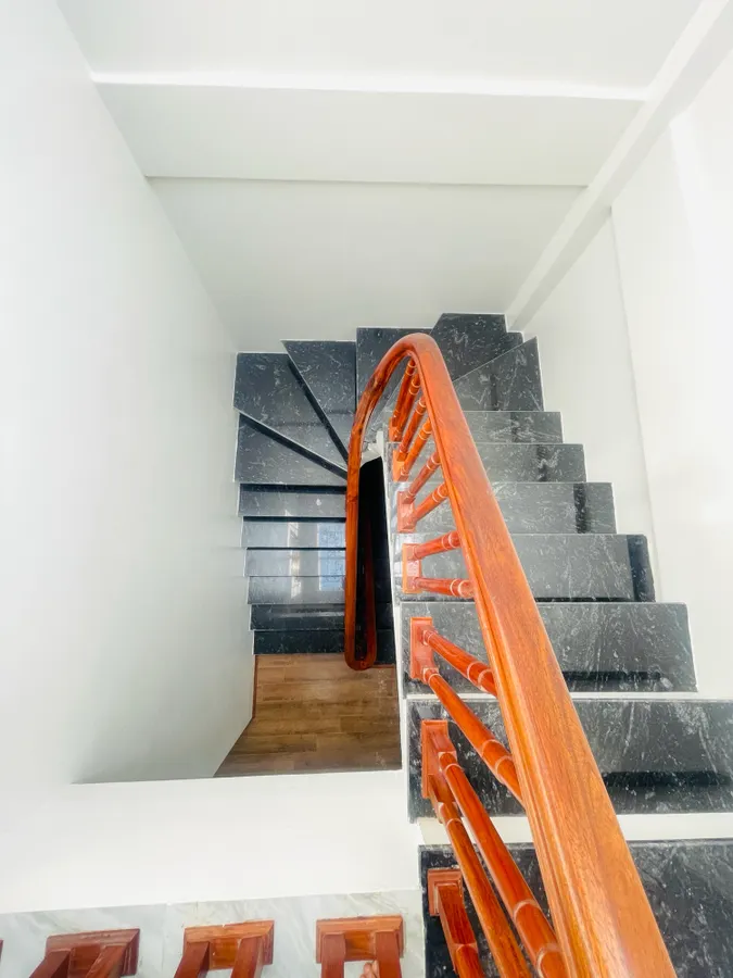 Bán Nhà Đê Trần Khát Chân 37m2.  5 tầng. mặt tiền 4m. giá 7 Tỷ Hai Bà Trưng Hà Nội