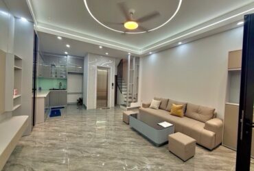 BÁN NHÀ ĐÀM QUANG TRUNG, LONG BIÊN-THANG MÁY-ĐẸP LONG LANH-45M-NHỈNH 9 TỶ (TL)