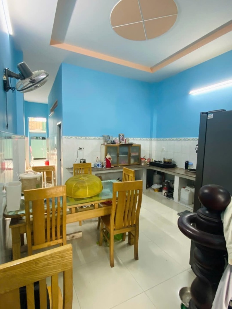 Bán nhà 2 Tầng Dĩ An,SHR đường nhựa 16M,ngay chợ kinh doanh buôn bán tốt