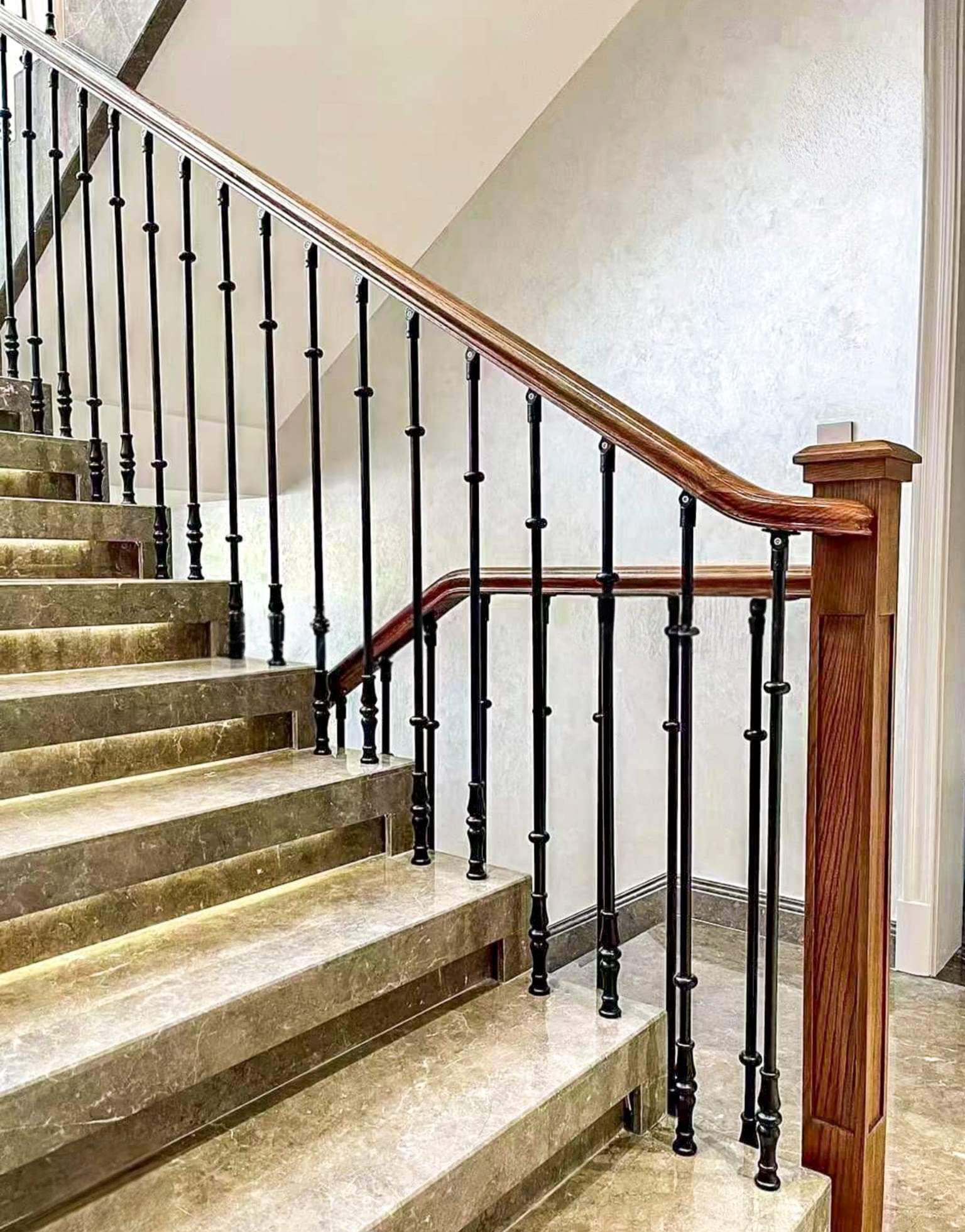 Cho thuê Nhà mới, Lạc Long Quân, thang máy, 101m2x 5T vỉa hè 32 Tr